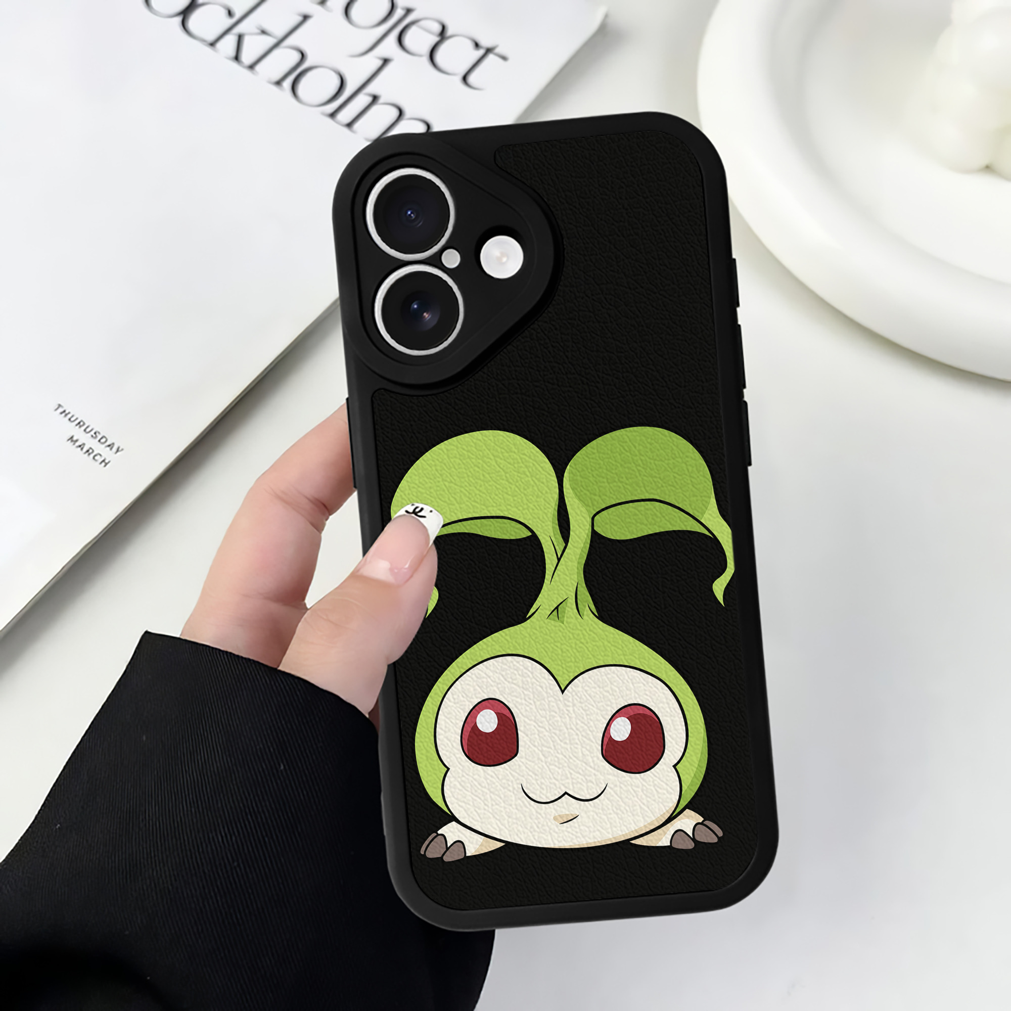（画像用） Digimon デジタルモンスター/デジモン 【iPhone 16シリーズ対応】シリコンスマホケース（レザー調） 材質：シリコン